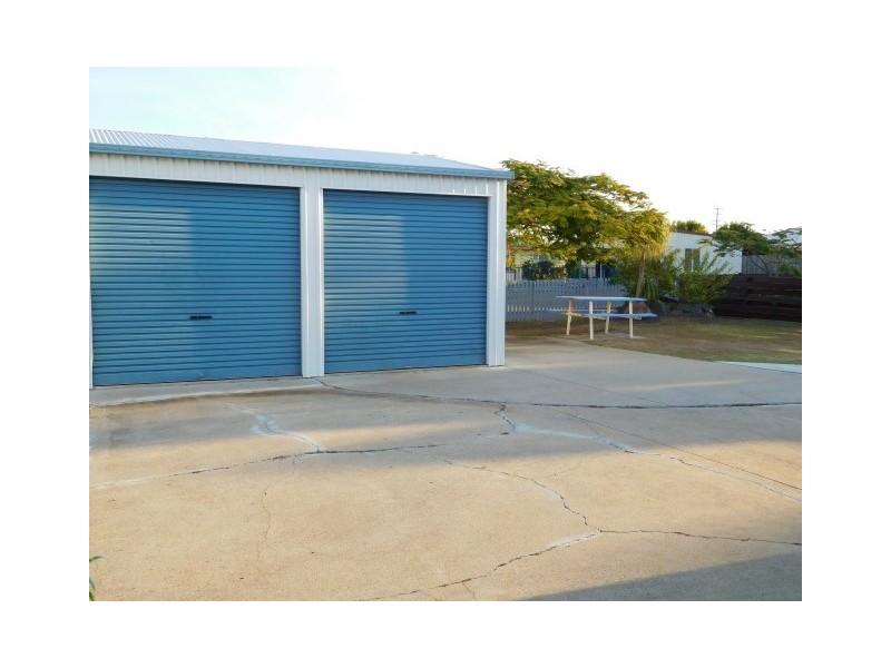 64 Esplanade, Point Vernon QLD 4655