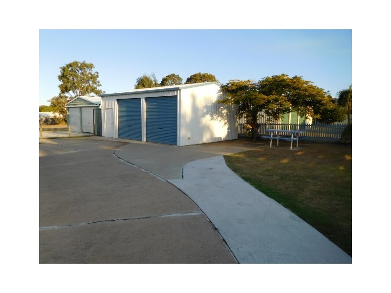 64 Esplanade, Point Vernon QLD 4655