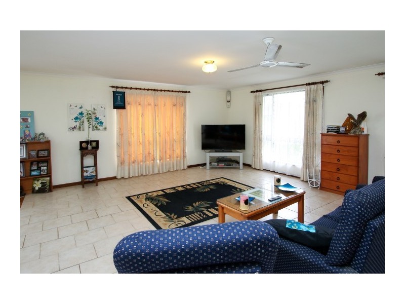 81 Hammond Street, Urangan QLD 4655