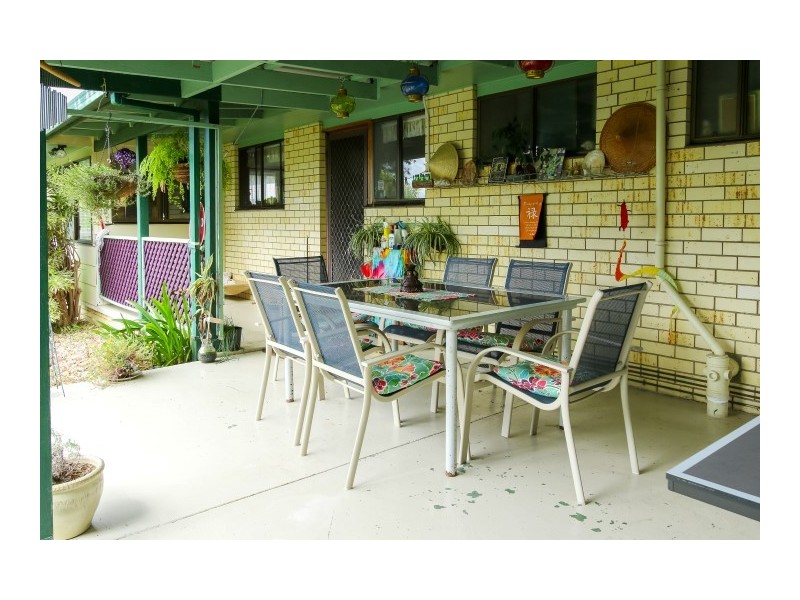 81 Hammond Street, Urangan QLD 4655