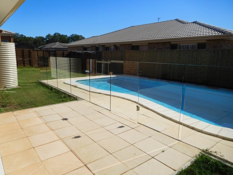 17 Santa Maria, Eli Waters QLD 4655