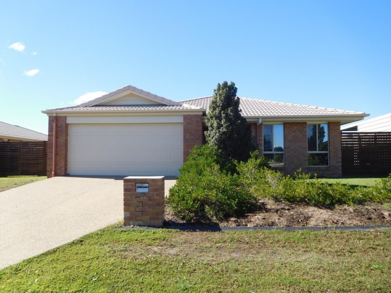 17 Santa Maria, Eli Waters QLD 4655