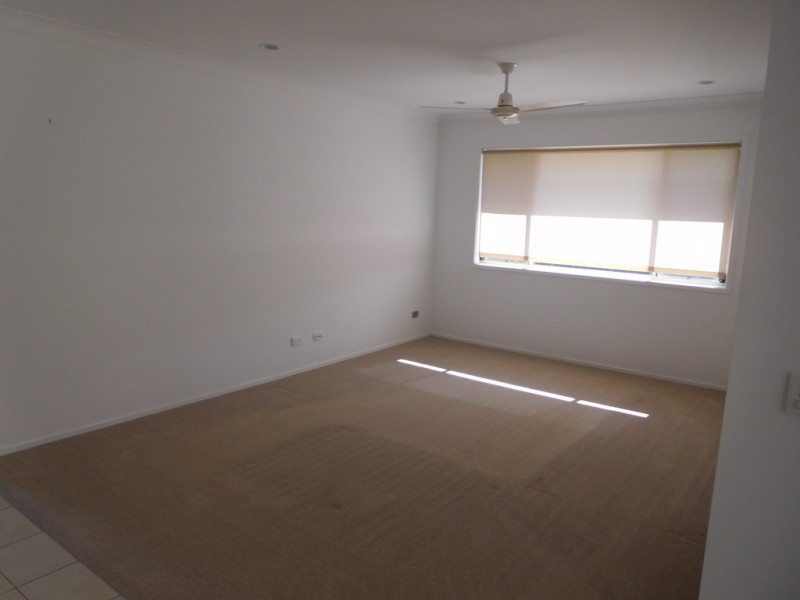 17 Santa Maria, Eli Waters QLD 4655