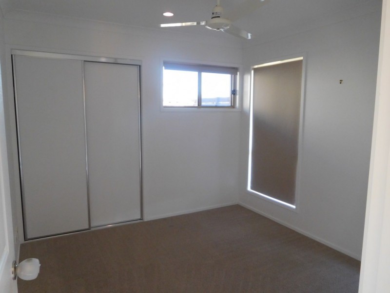 17 Santa Maria, Eli Waters QLD 4655