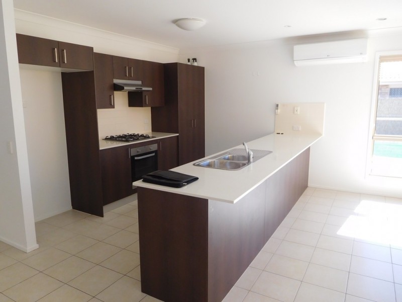 17 Santa Maria, Eli Waters QLD 4655