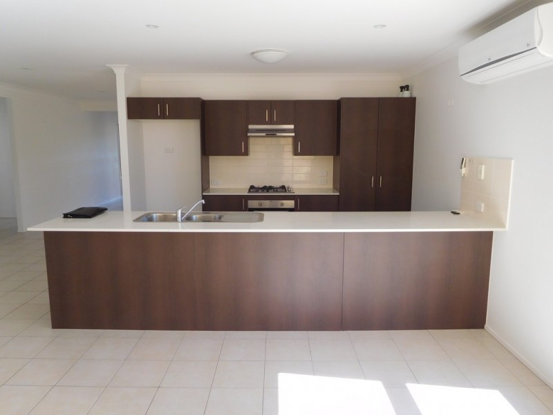 17 Santa Maria, Eli Waters QLD 4655