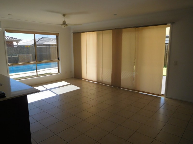17 Santa Maria, Eli Waters QLD 4655