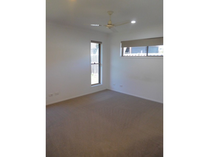 17 Santa Maria, Eli Waters QLD 4655