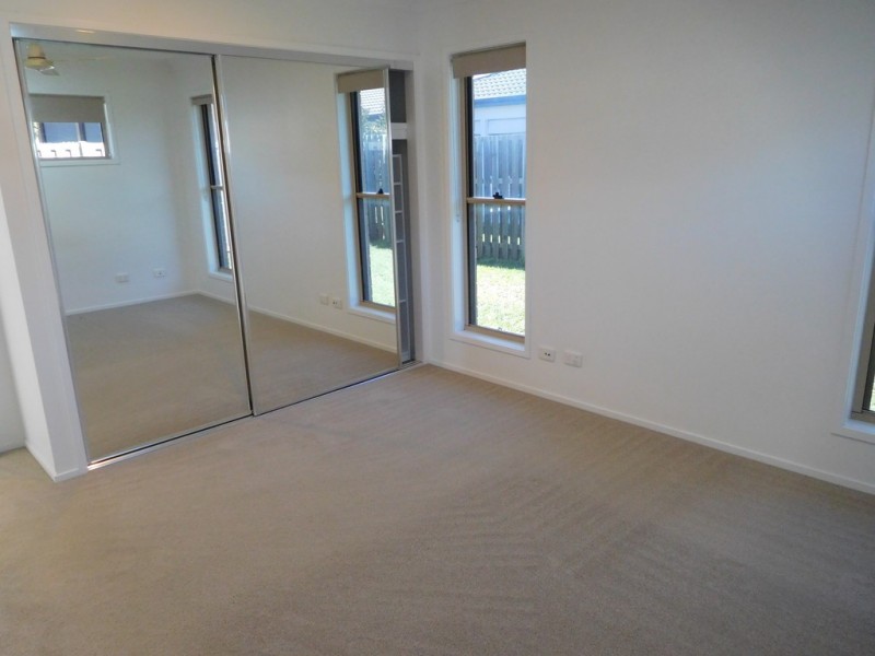 17 Santa Maria, Eli Waters QLD 4655