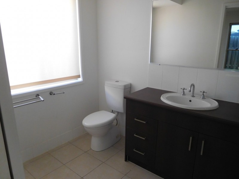 17 Santa Maria, Eli Waters QLD 4655