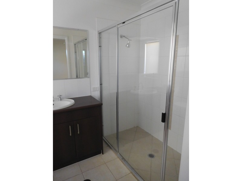 17 Santa Maria, Eli Waters QLD 4655