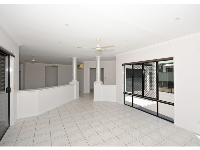 74 Esplanade, Point Vernon QLD 4655