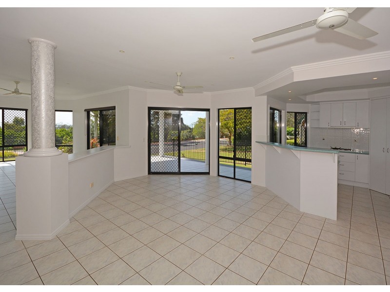 74 Esplanade, Point Vernon QLD 4655
