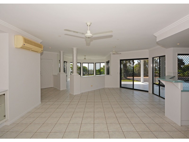 74 Esplanade, Point Vernon QLD 4655