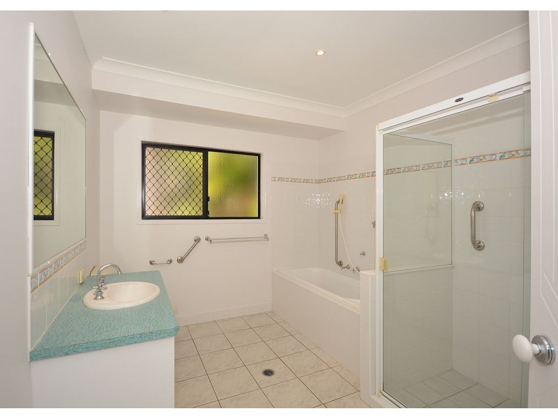 74 Esplanade, Point Vernon QLD 4655