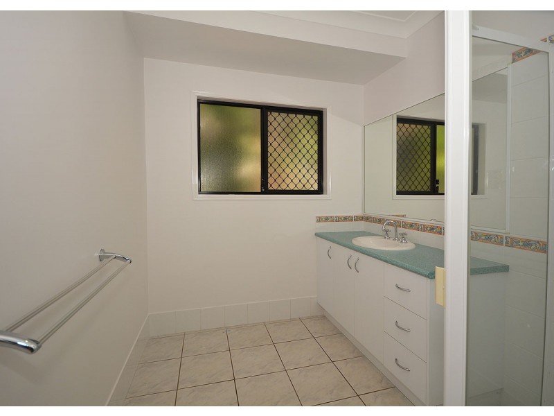 74 Esplanade, Point Vernon QLD 4655