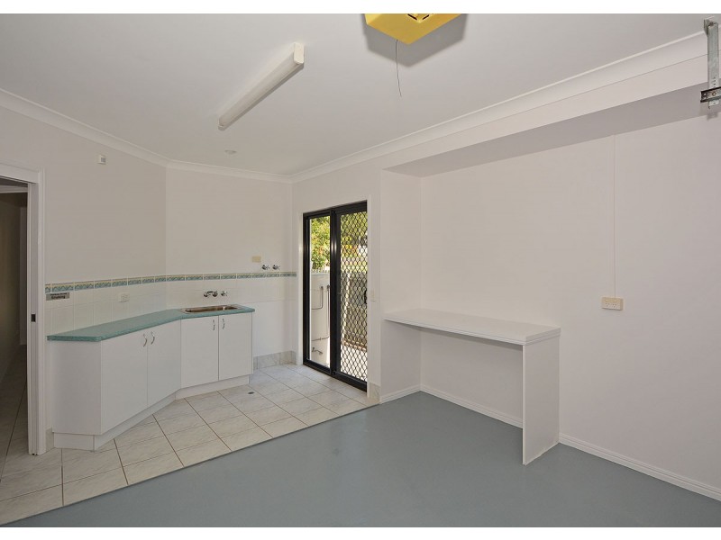 74 Esplanade, Point Vernon QLD 4655