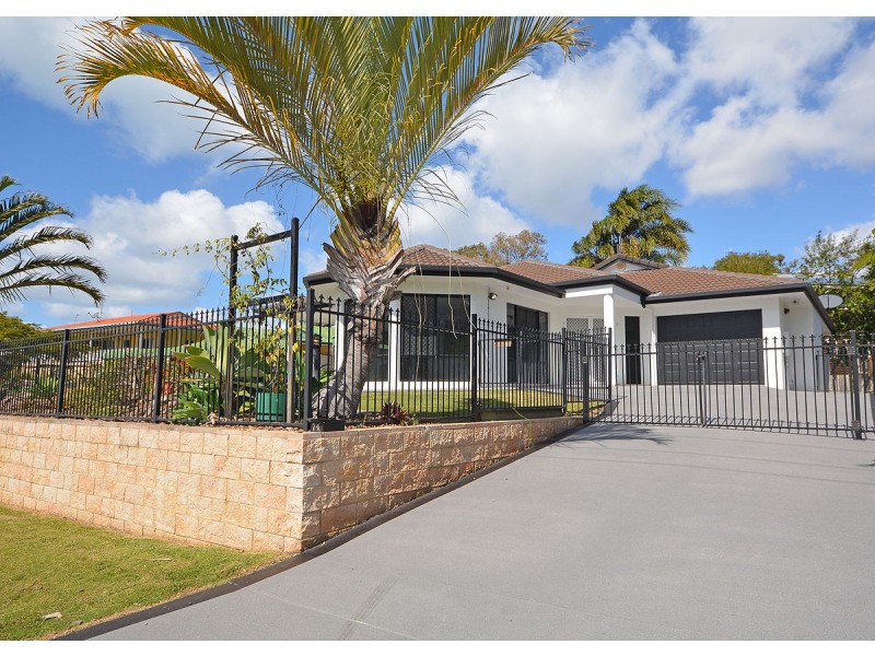74 Esplanade, Point Vernon QLD 4655