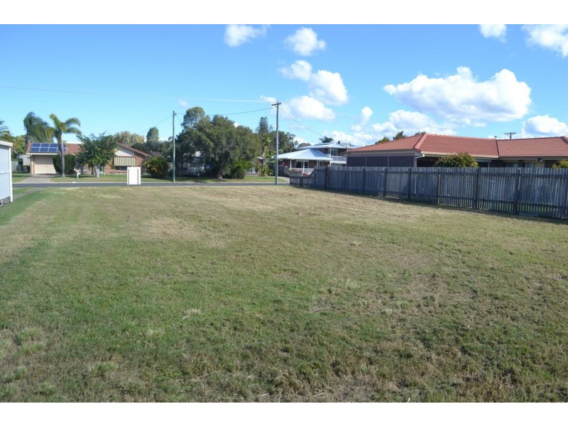 21 South Street, Urangan QLD 4655