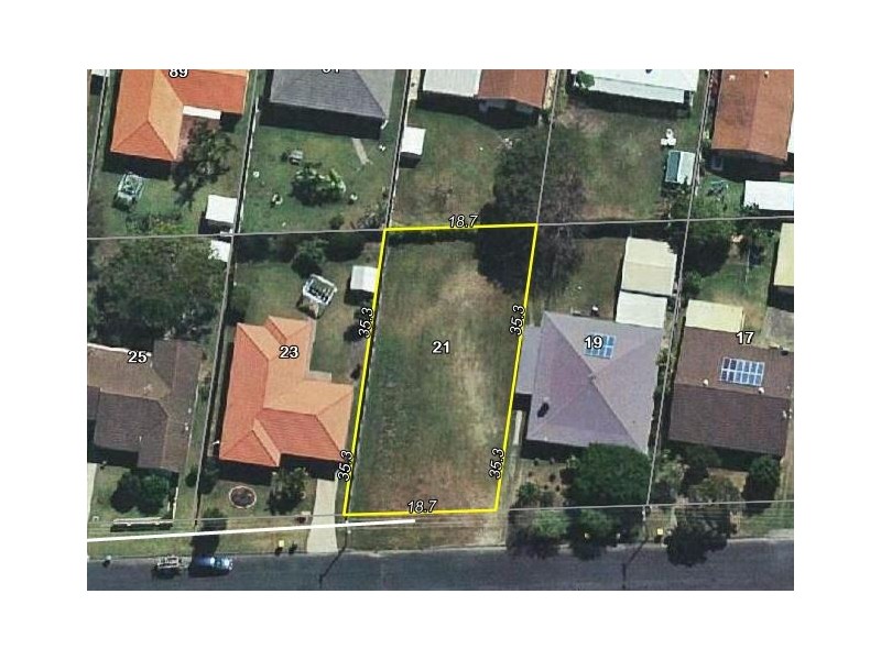 21 South Street, Urangan QLD 4655