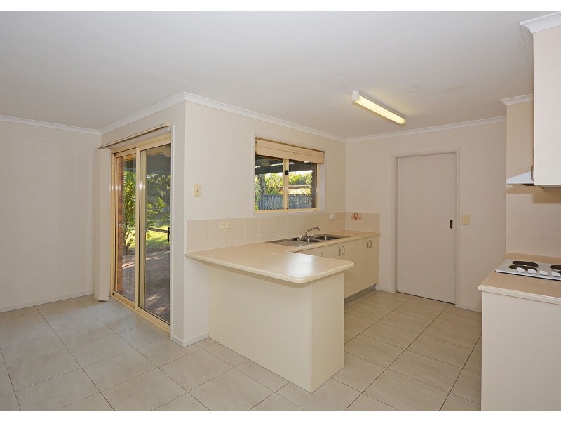 5 Rosella Way, Eli Waters QLD 4655