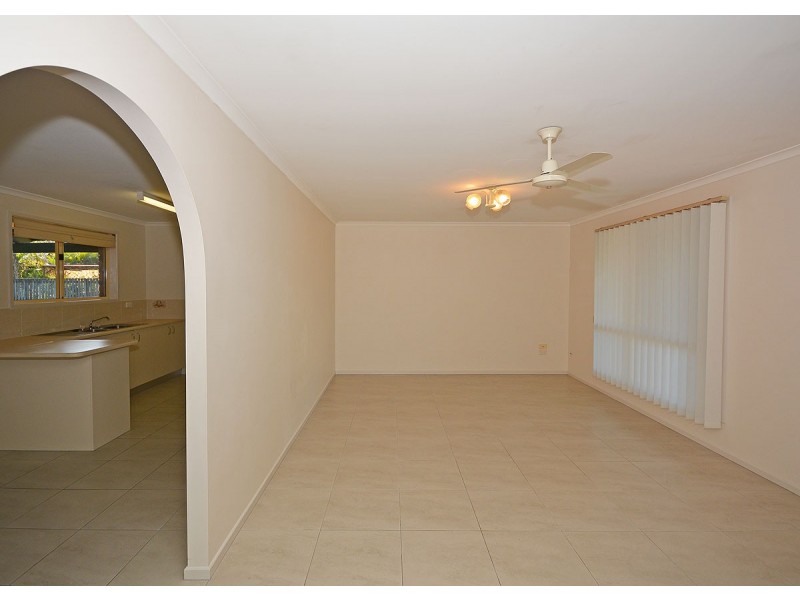 5 Rosella Way, Eli Waters QLD 4655