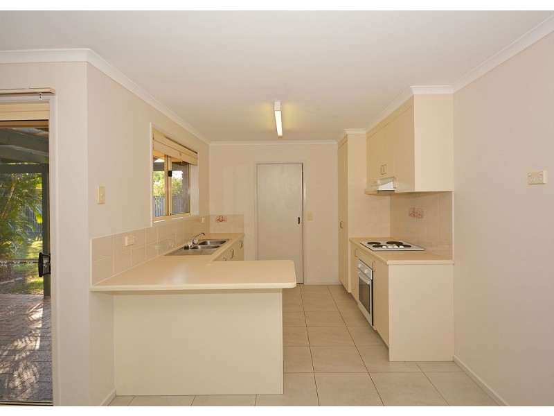 5 Rosella Way, Eli Waters QLD 4655
