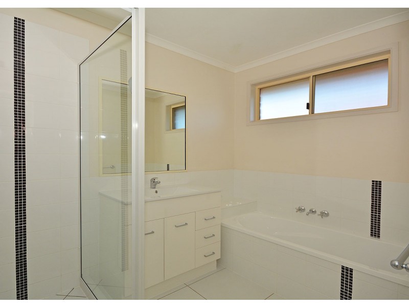 5 Rosella Way, Eli Waters QLD 4655