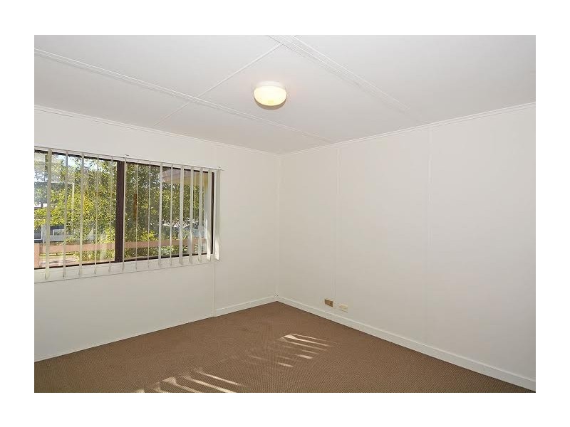 8 Desmond Drive, Toogoom QLD 4655
