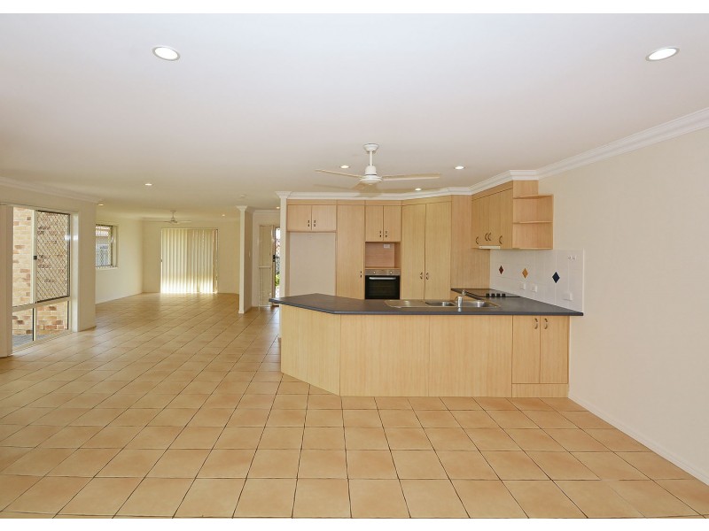 17 Surrey Court, Kawungan QLD 4655