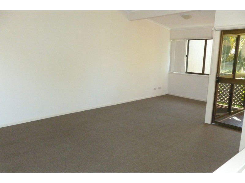 6/447 Esplanade, Torquay QLD 4655