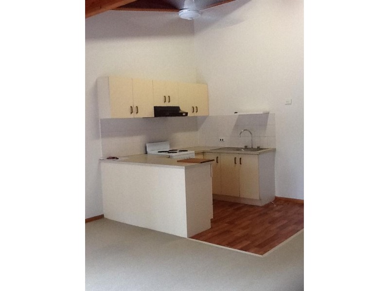 3/4 Pilot Street, Urangan QLD 4655