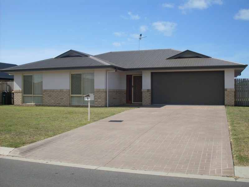 5 Protector Way, Eli Waters QLD 4655