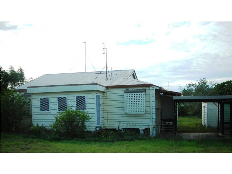 6 Hibiscus, Urangan QLD 4655