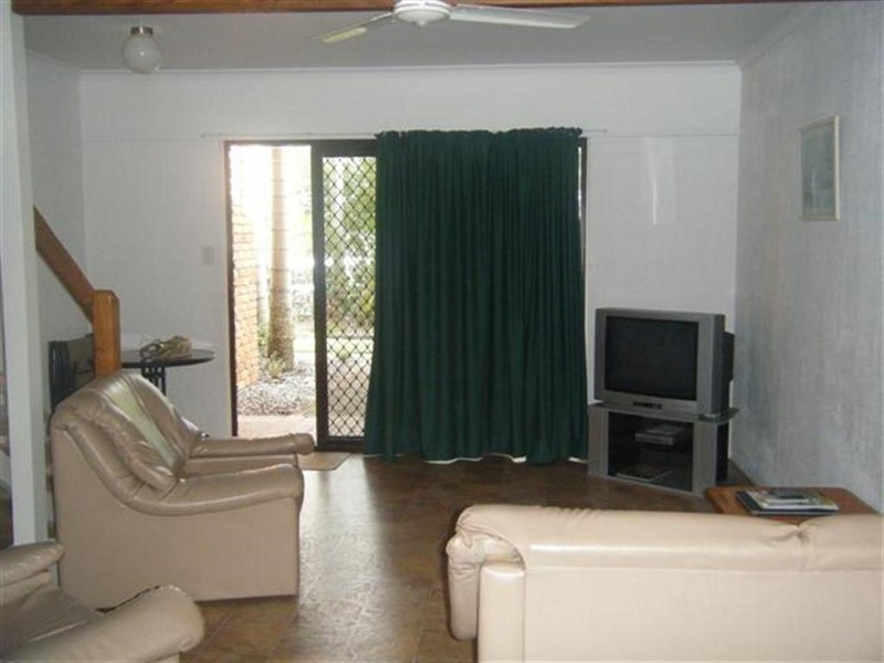 2/436 Charlton Esplanade, Torquay QLD 4655