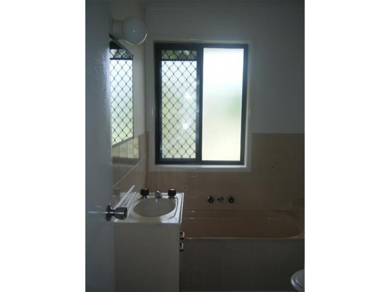 2/436 Charlton Esplanade, Torquay QLD 4655