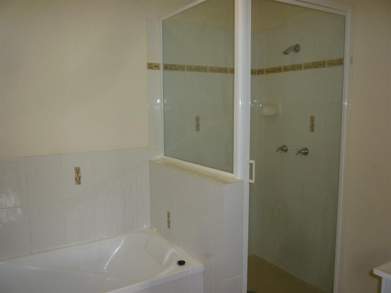 16 Annie Close, Gracemere QLD 4702