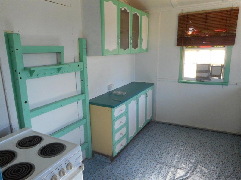 18 Normanby Street, Dingo QLD 4702