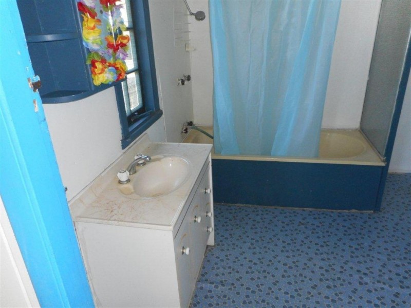 18 Normanby Street, Dingo QLD 4702