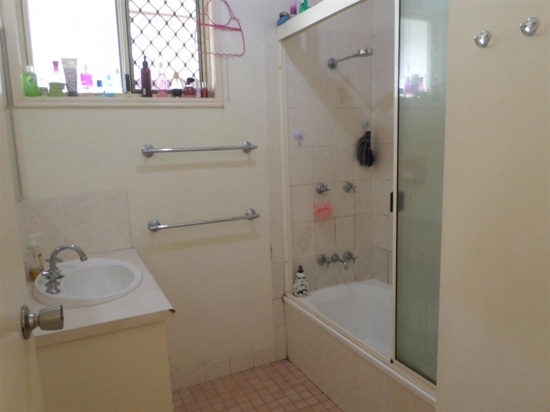 2 Schirmer Close, Gracemere QLD 4702