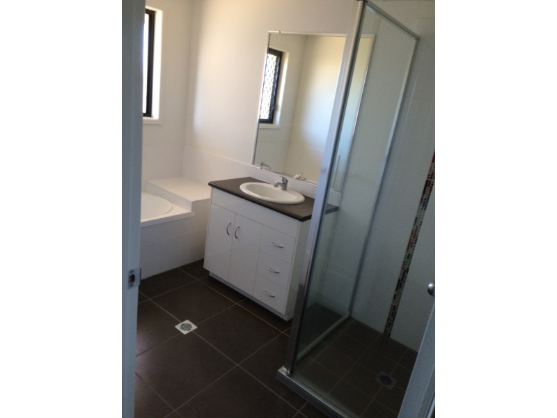 4 Burke and Wills Drive, Gracemere QLD 4702