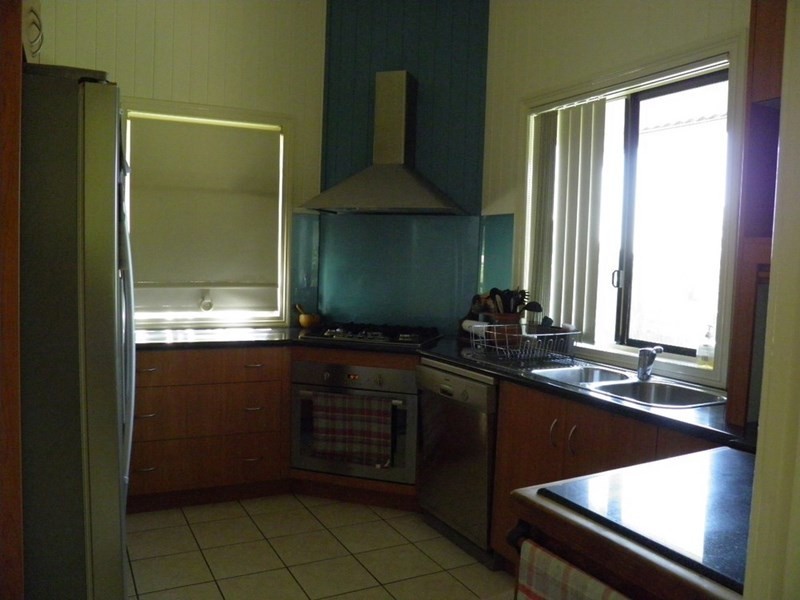 99 Livingstone Street, Berserker QLD 4701