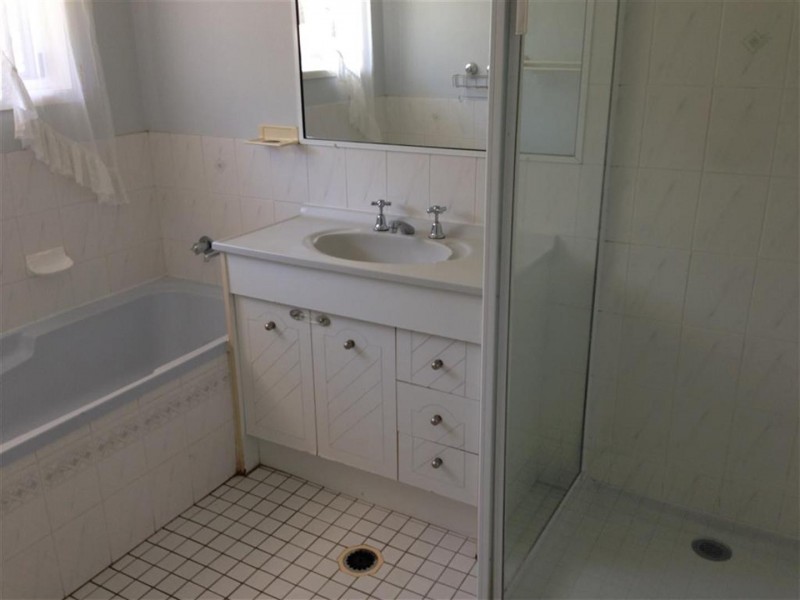 2 Lorraine Court, Gracemere QLD 4702