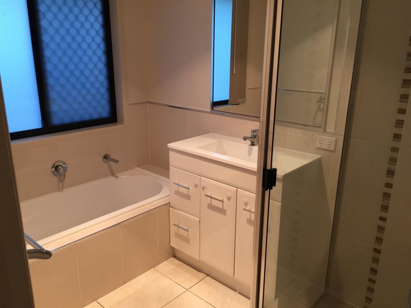 33 Jamie Crescent, Gracemere QLD 4702