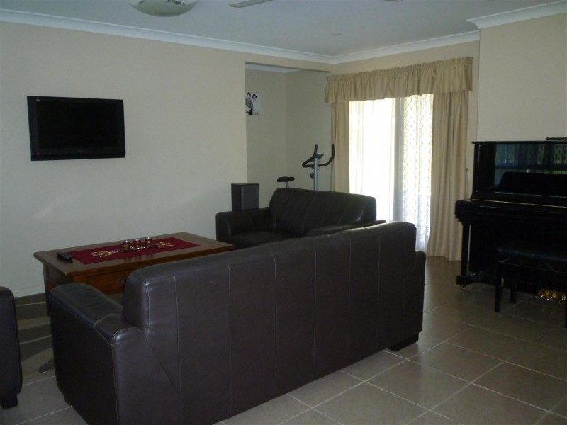 42 Ingram Drive, Gracemere QLD 4702