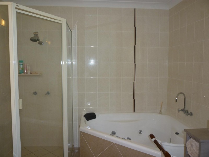 42 Ingram Drive, Gracemere QLD 4702