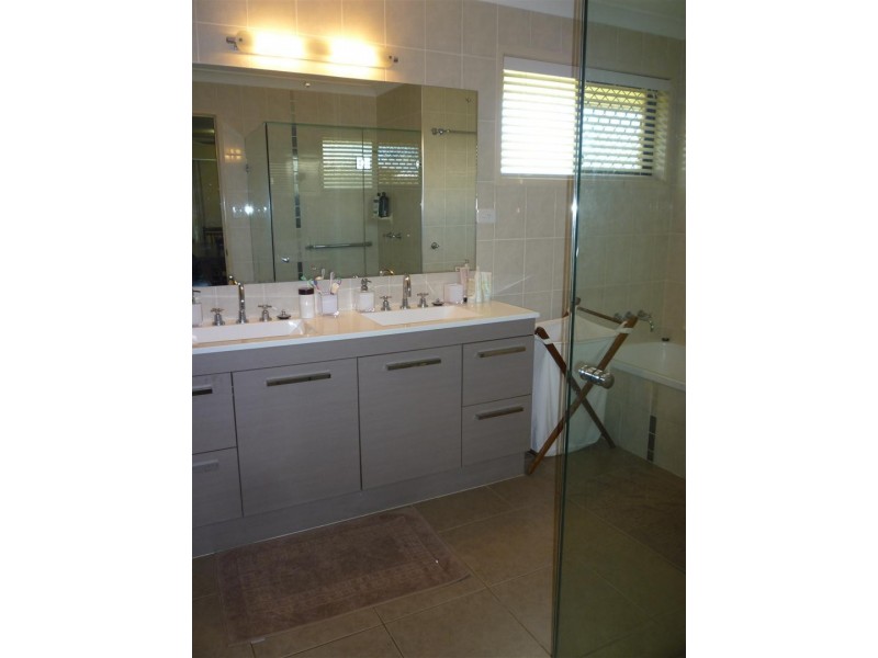 42 Ingram Drive, Gracemere QLD 4702