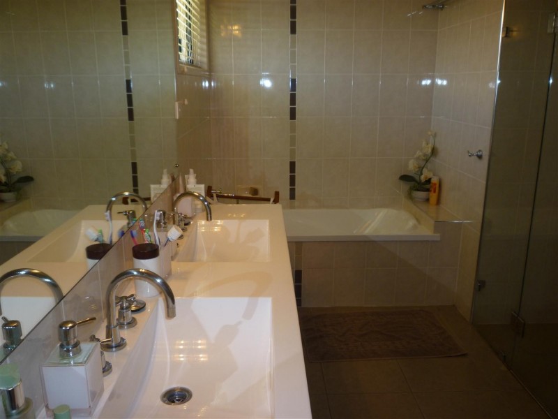 42 Ingram Drive, Gracemere QLD 4702