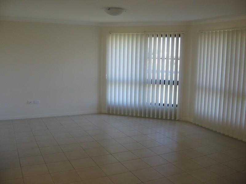 4 Seonaid Place, Gracemere QLD 4702