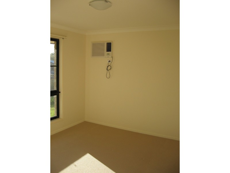 4 Seonaid Place, Gracemere QLD 4702